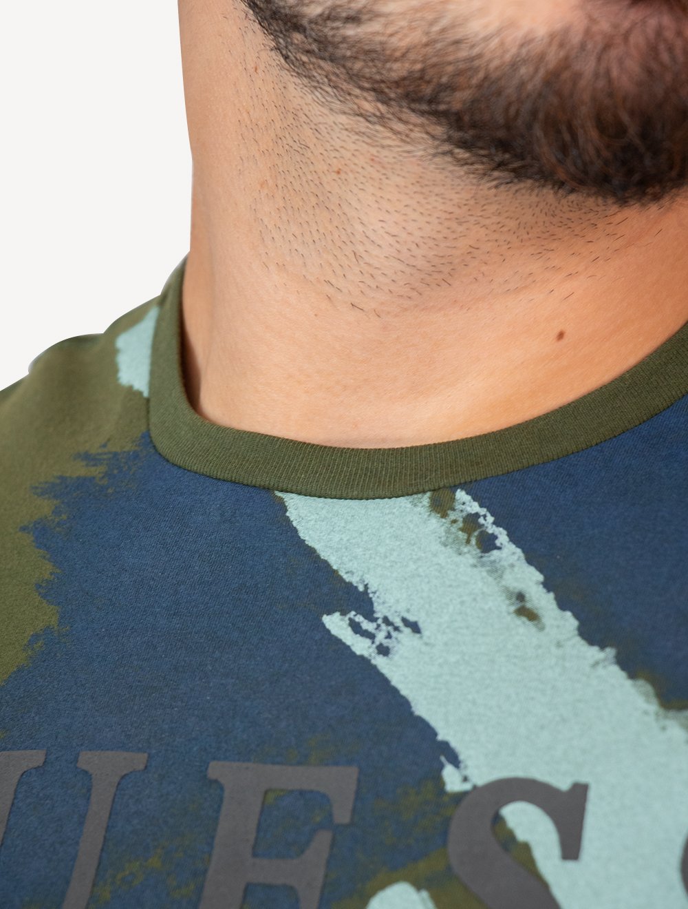 Camiseta Guess Masculina Watercolor Grunge Verde Militar