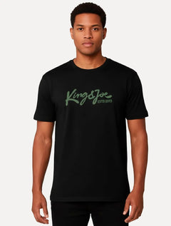 Camiseta King & Joe Premium Maculina Signature Logomania Estd 2013 Preto