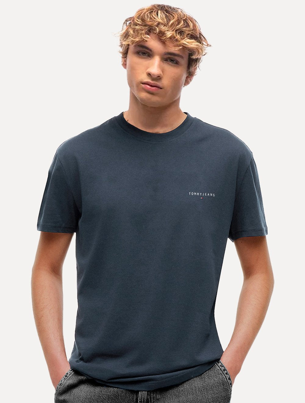 Camiseta Tommy Jeans Masculina Slim Linear Chest Azul Marinho 