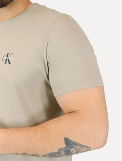 Camiseta Calvin Klein Jeans Masculina New Mono Logo Re Issue Cáqui Claro