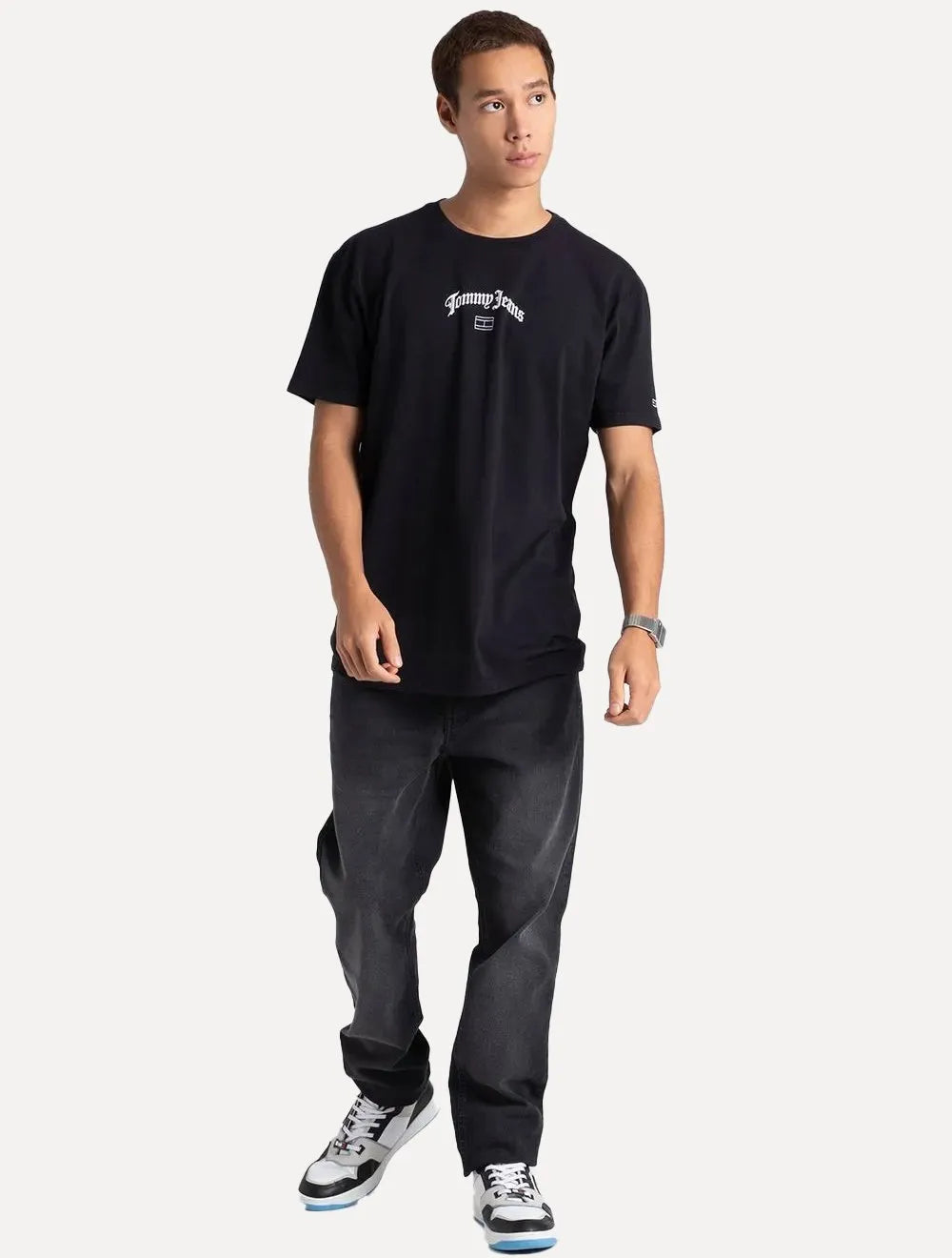 Camiseta Tommy Jeans Masculina Regular Grunge Arch Preta