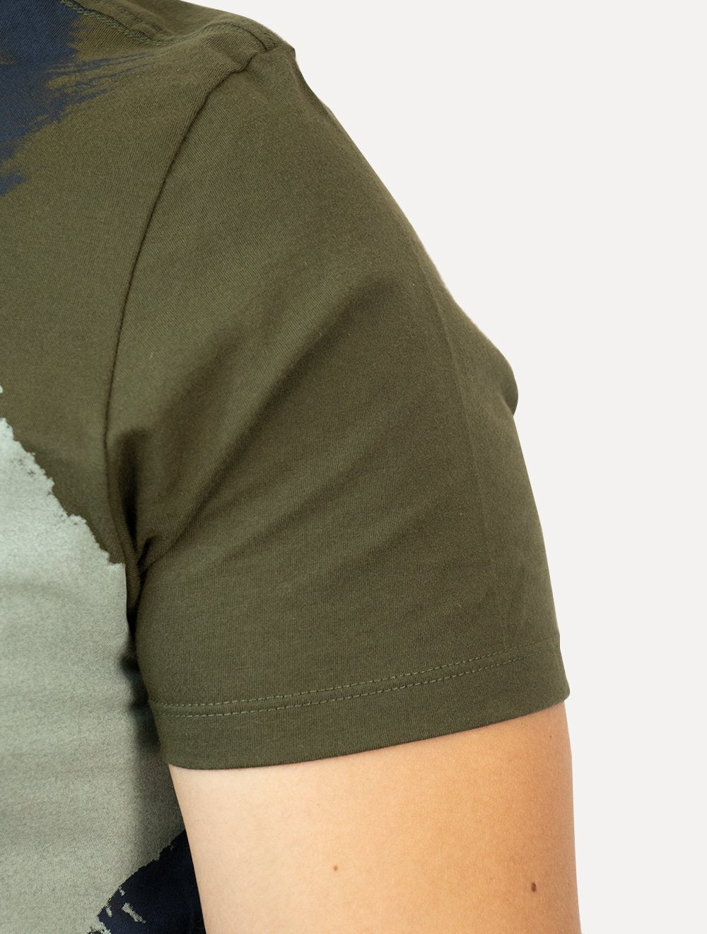 Camiseta Guess Masculina Watercolor Grunge Verde Militar