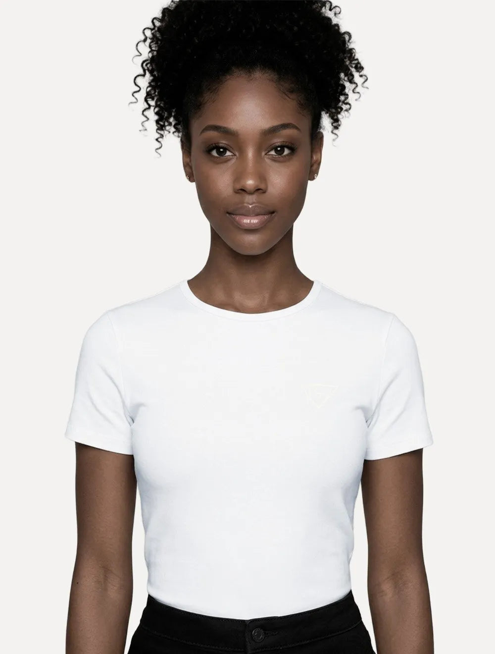 Camiseta Guess Feminina Chest Rubber Logo Branca