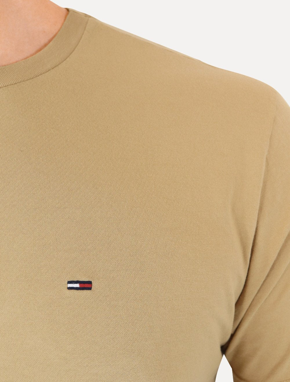 Camiseta Tommy Jeans Masculina Regular Jersey C-Neck Flag Marrom Claro