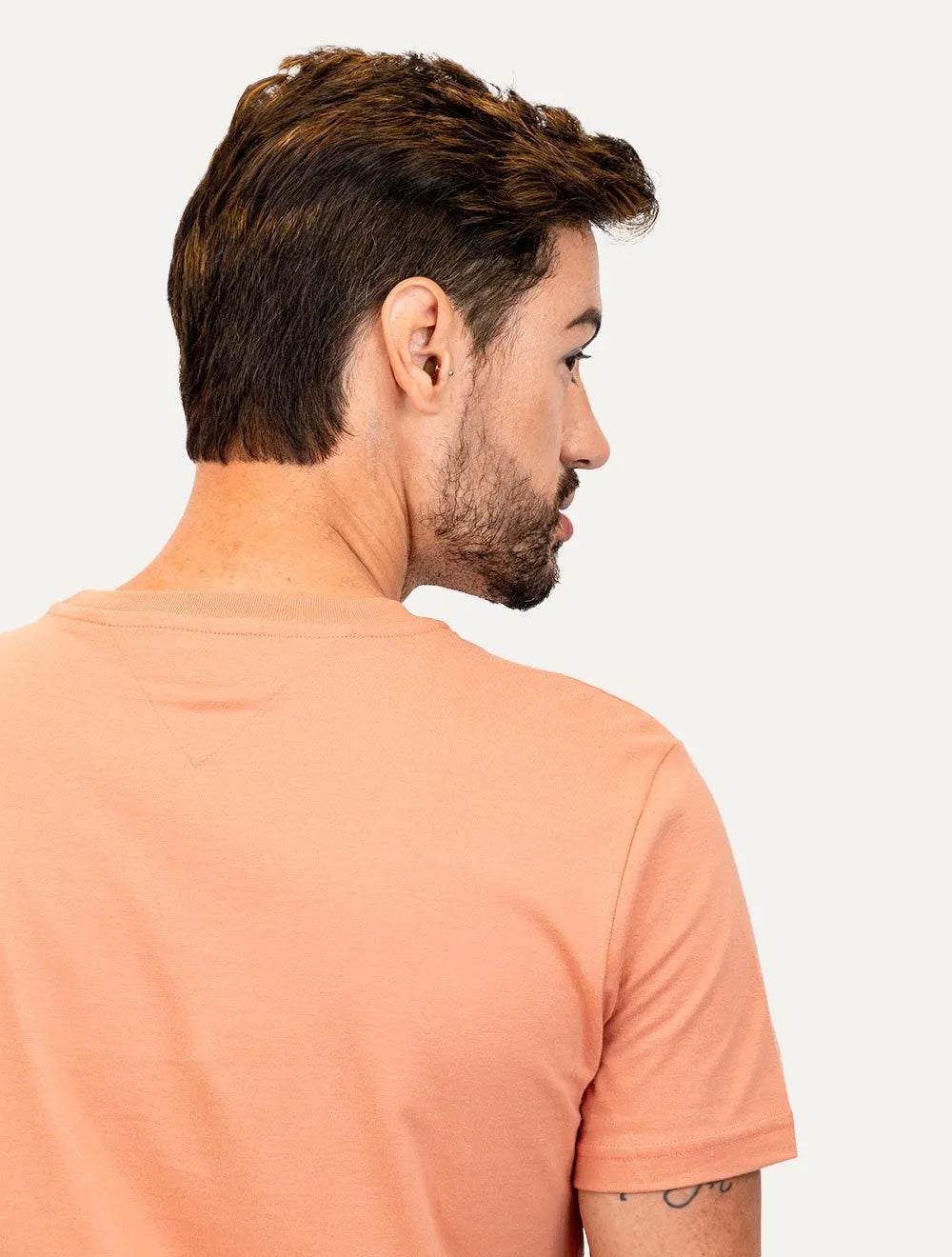 Camiseta Tommy Hilfiger Masculina Roundle Logo Chest Salmão