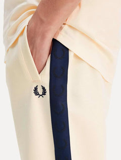 Calça Fred Perry Masculina Contrast Tape Track Off-White