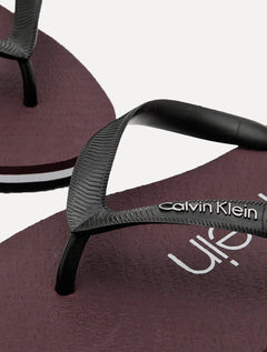 Chinelo Calvin Klein Jeans Swin Contrast Logo Re Issue Bordô