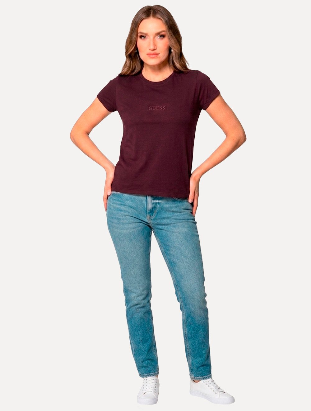 Camiseta Guess Feminina Patch Small Logo Vermelho Escuro