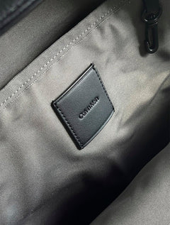 Mochila Calvin Klein Monograma CK Relevo Preta