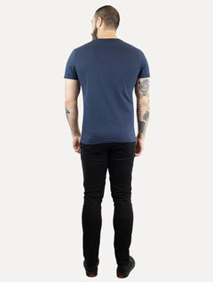 Camiseta Colcci Masculina V-Neck Logo Minimalista Azul Marinho