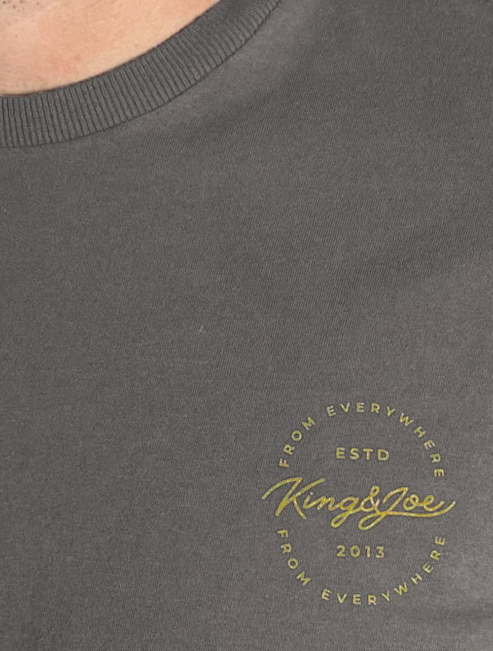 Camiseta King & Joe Masculina Signature Circle Estonada Peito Cinza