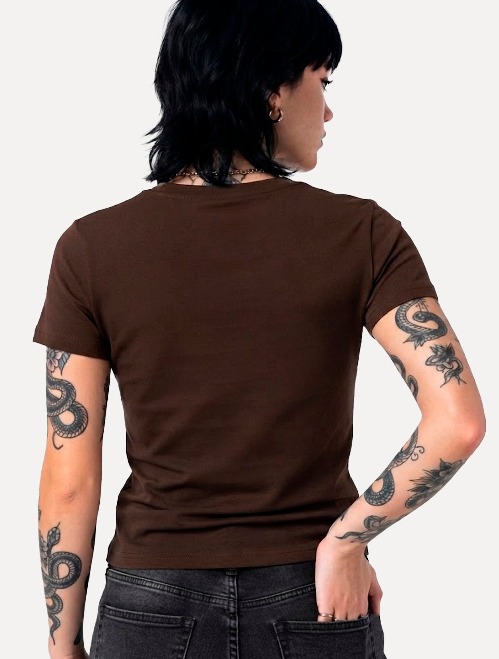 Camiseta Guess Feminina Bust Embroidery Logo Marrom Escuro