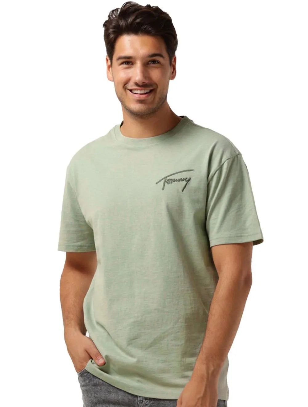 Camiseta Tommy Jeans Masculina Embroidered Signature Verde Sage
