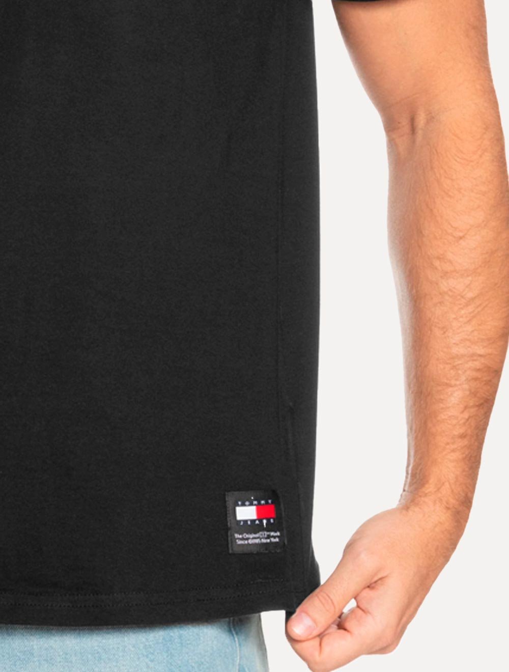 Camiseta Tommy Jeans Masculina Regular New Classic Linear Preta