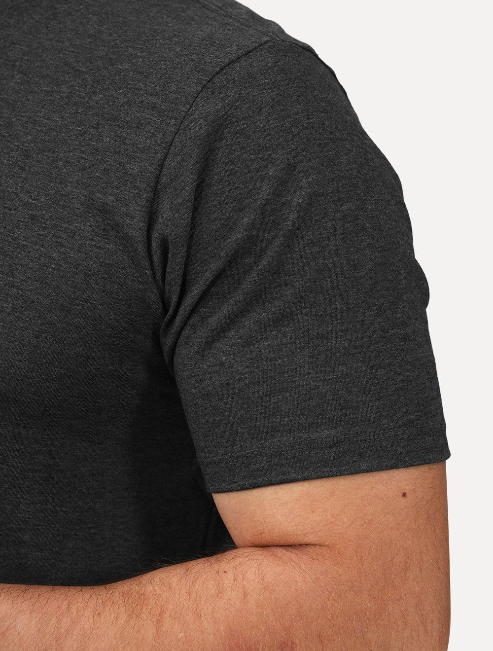 Camiseta Guess Masculina Patch Logo Cinza Escuro