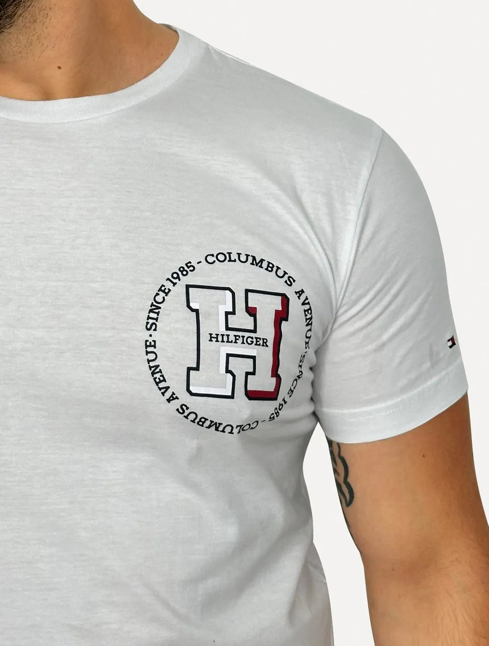 Camiseta Tommy Hilfiger Masculina Columbus H Roundle Logo Branco