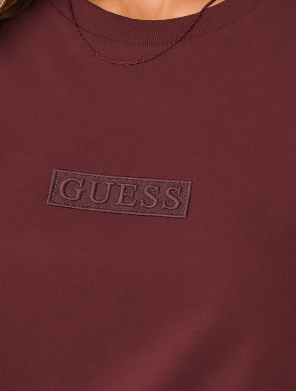 Camiseta Guess Feminina Patch Small Logo Bordô