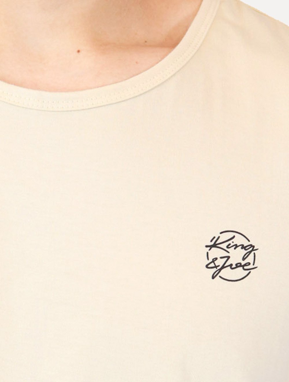 Regata King & Joe Masculina Logomania Circle Script Peito Areia
