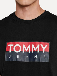 Camiseta Tommy Jeans Masculina Regular Entire Logo Preto