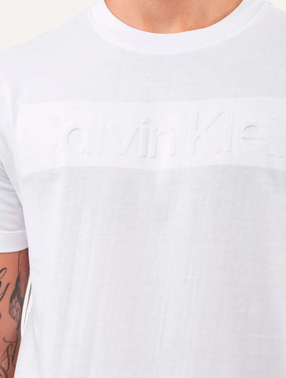 Camiseta Calvin Klein Masculina CK Embossing Branca