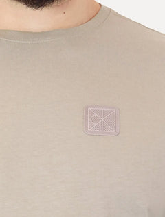 Camiseta Calvin Klein Jeans Masculina Egyptian Cotton CK Rubber Badge Cáqui Médio