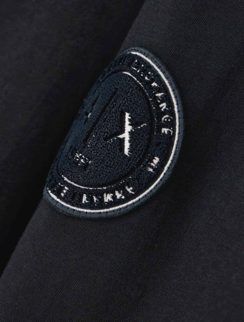 Camiseta Armani Exchange Masculina Regular Fit Patch Shield Logo Azul Marinho