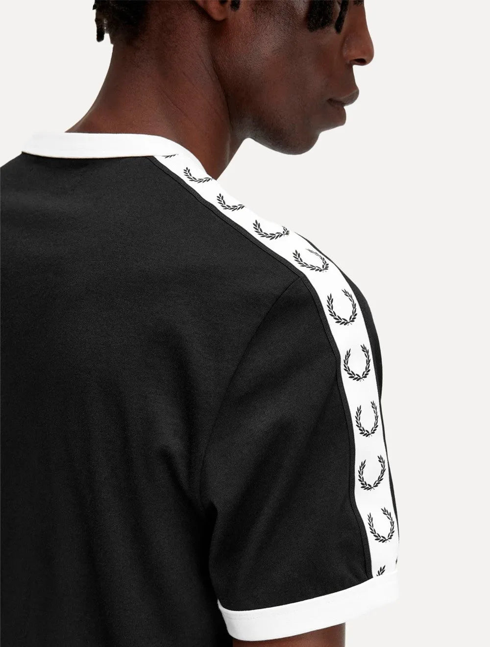 Camiseta Fred Perry Masculina Regular Taped Ringer Preta