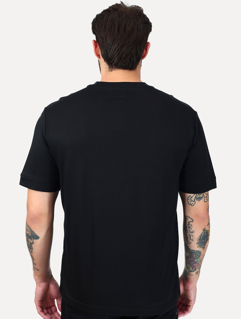 Camiseta Dixen Over Recorte Estruturado na Manga Preta