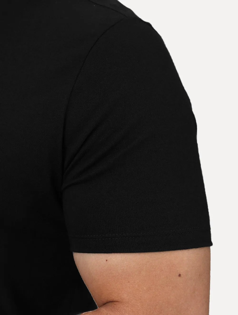 Camiseta Calvin Klein Jeans Masculina Logo Leather Center Preta