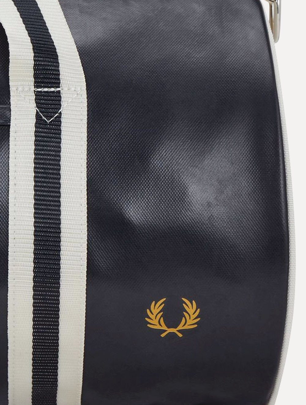 Bolsa Fred Perry Masculina Classic Barrel Off-White/Azul Marinho