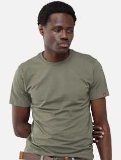 Camiseta Levis Masculina Slim Tag Sleeve Lisa Verde Oliva