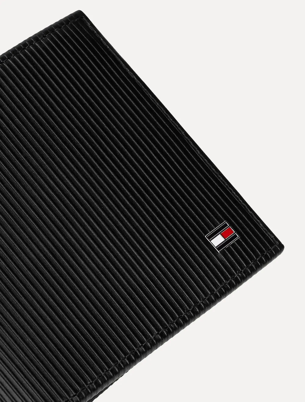 Carteira Tommy Hilfiger Masculina Couro Mini Flag Textura Vertical Preta