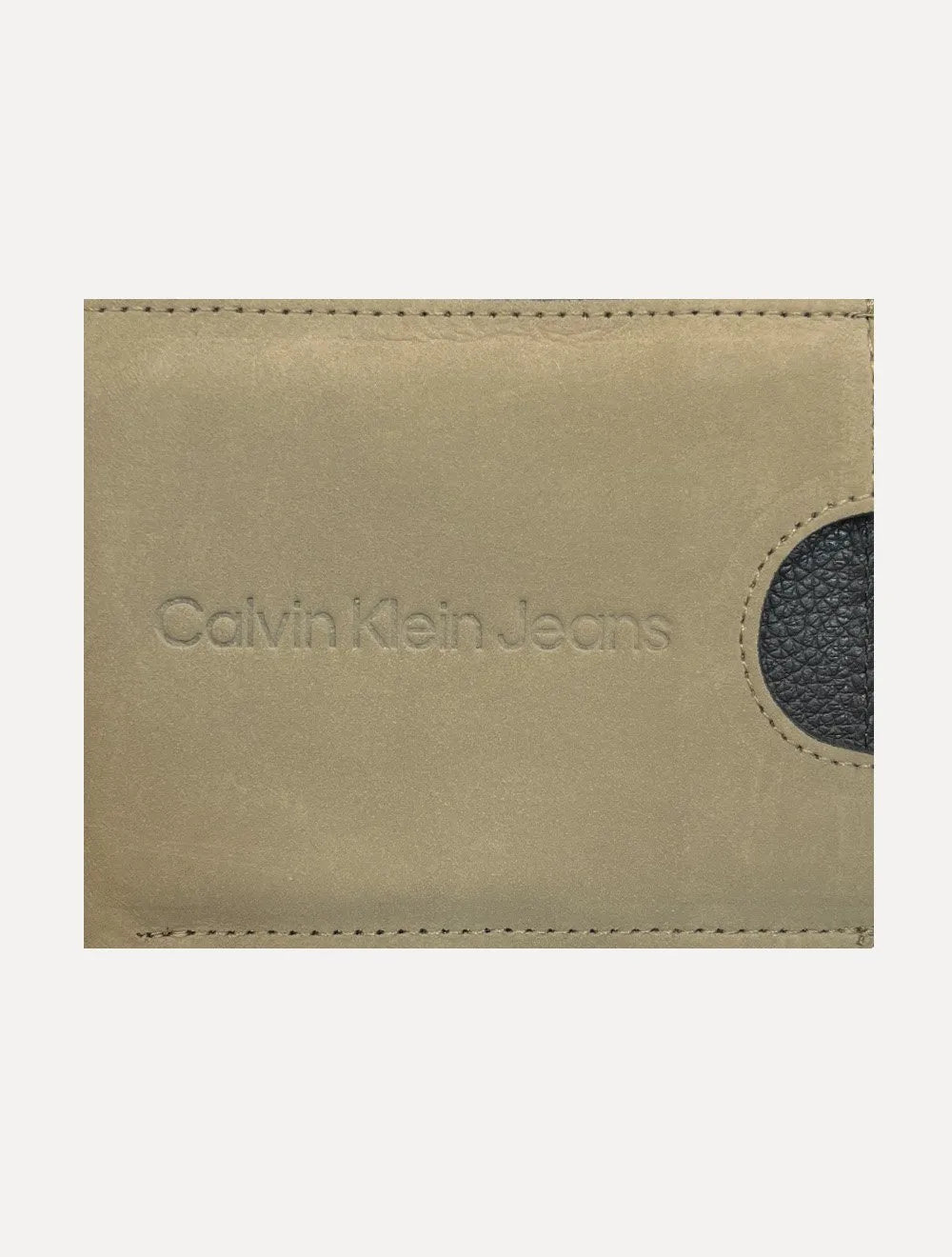 Carteira Calvin Klein Jeans Porta Cartão Logo Baixo Relevo Cáqui Claro