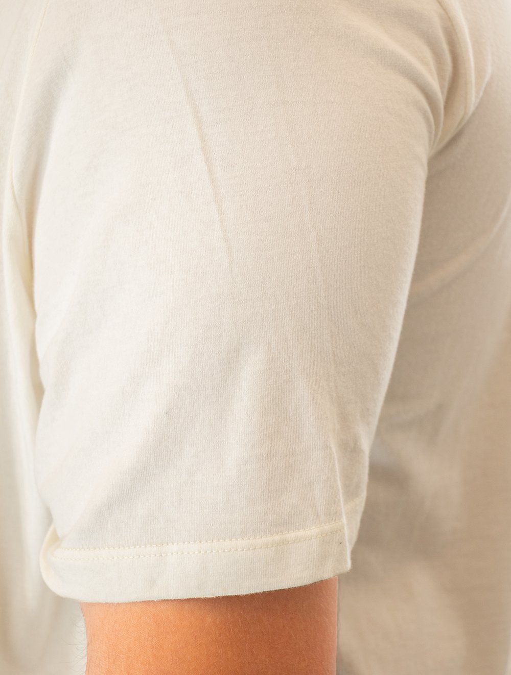 Camiseta Calvin Klein Jeans Masculina CK Rubber Off-White