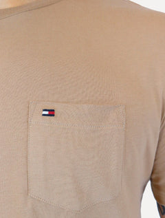 Camiseta Tommy Jeans Masculina Regular Pocket Marrom Claro