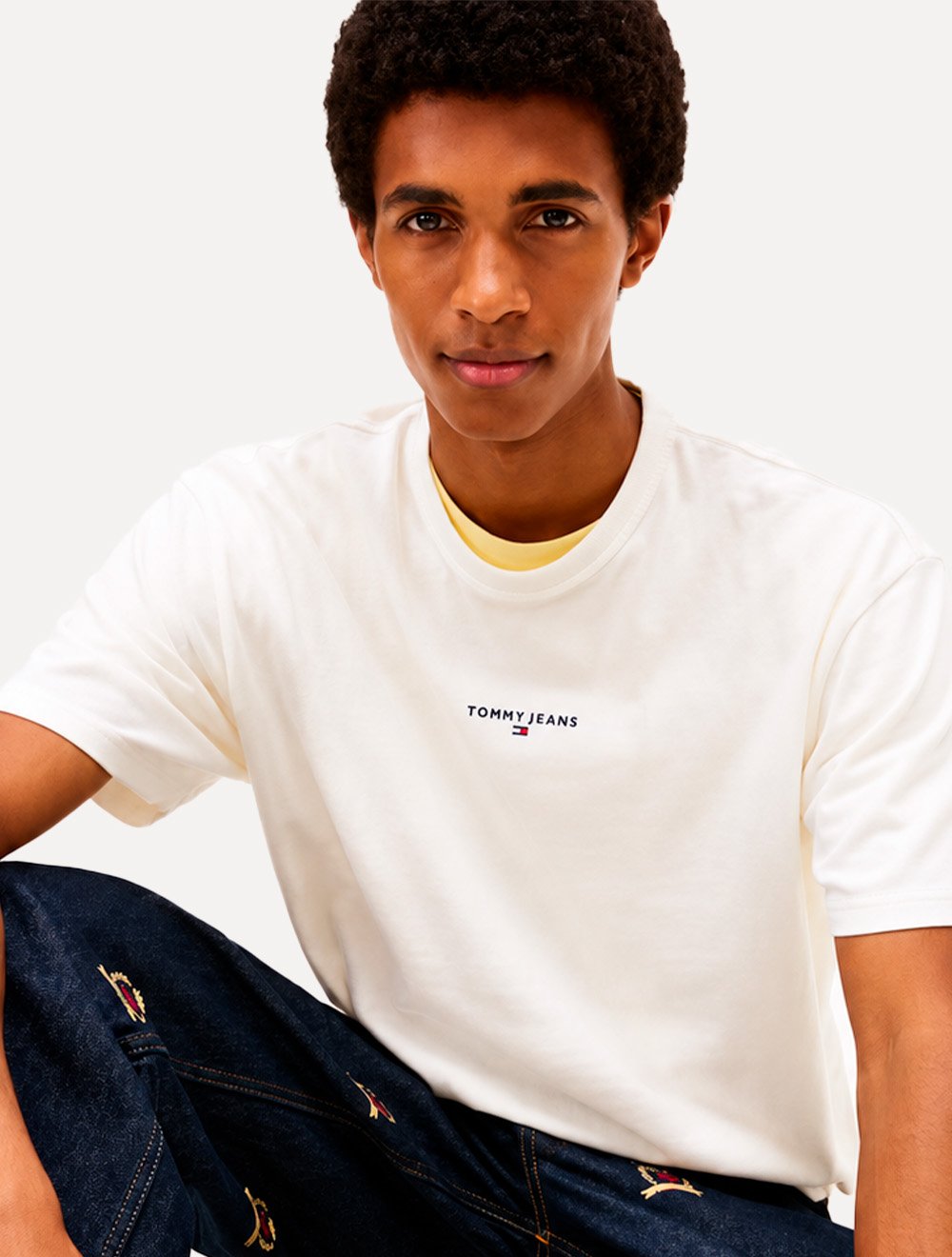Camiseta Tommy Jeans Masculina Frontal Linear Logo Off White
