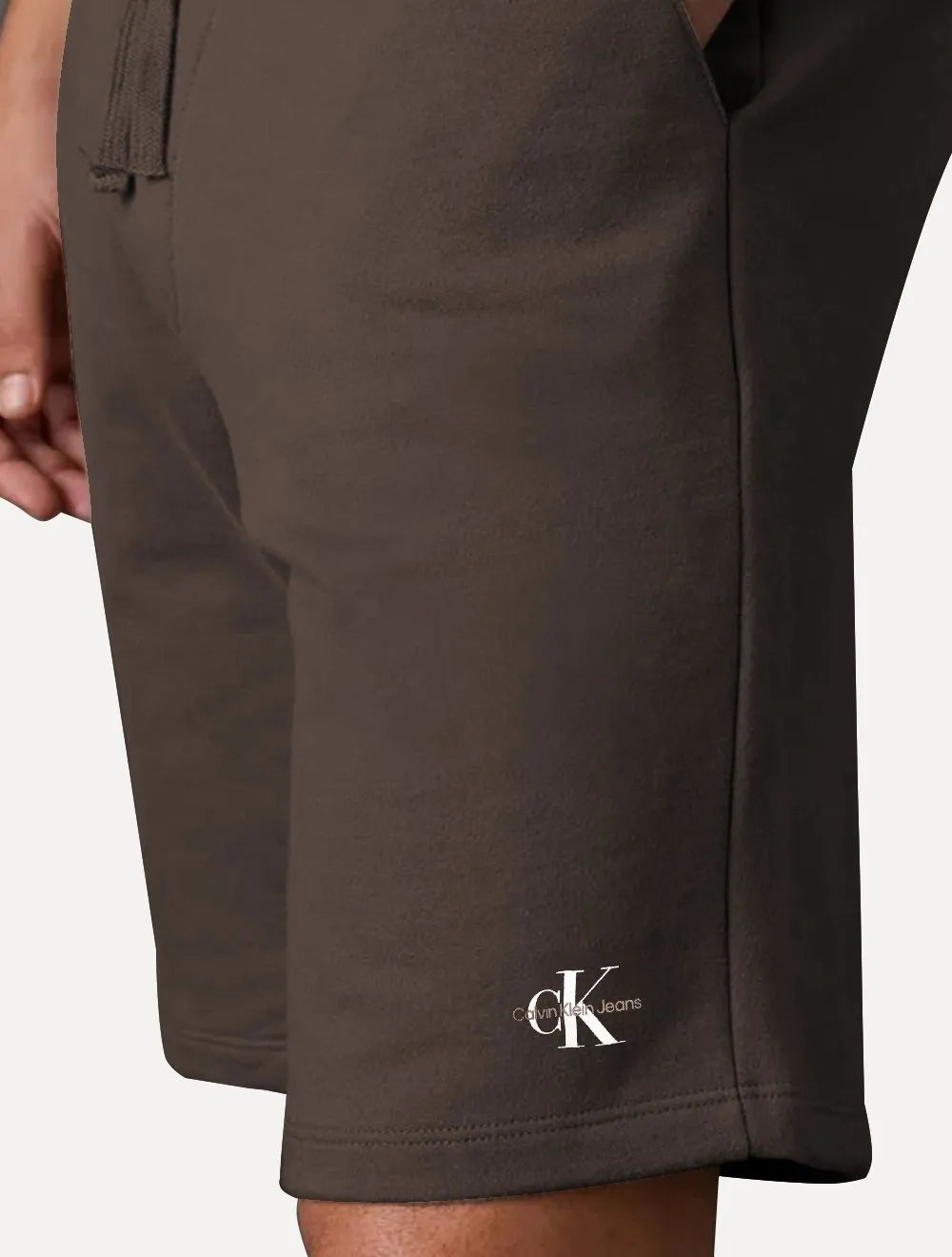 Bermuda Calvin Klein Jeans Masculina Cadarço Linen RE Issue Marrom Escuro
