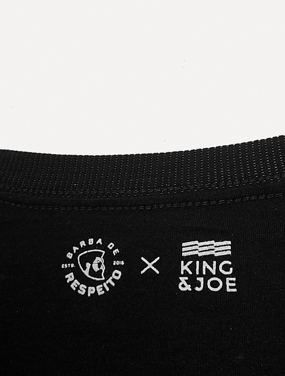 Camiseta King & Joe Masculina Collab The Barbas Preta