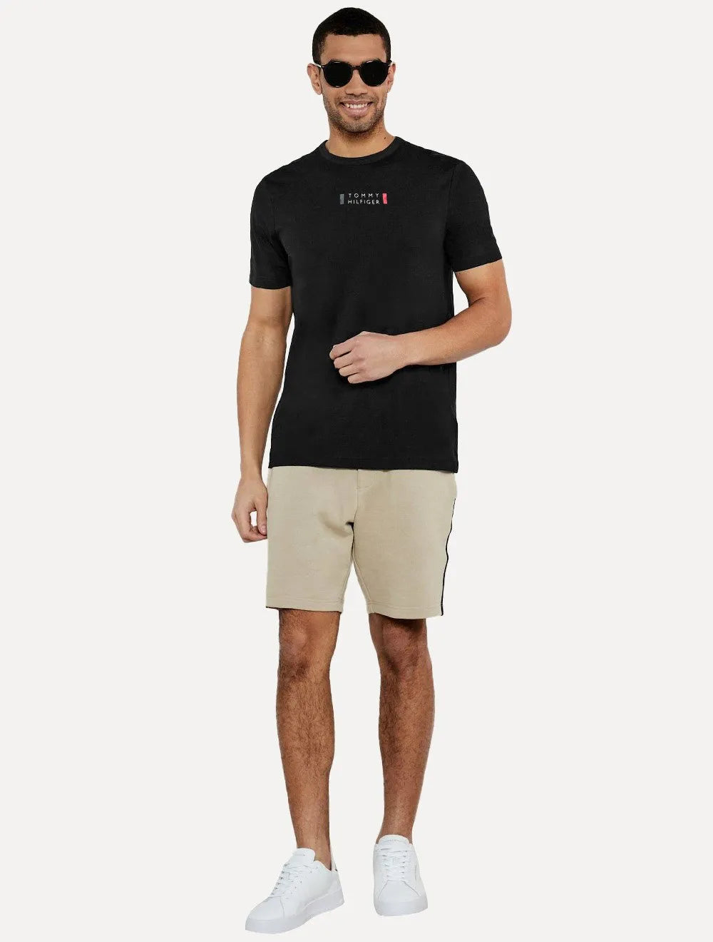 Camiseta Tommy Hilfiger Masculina Stack Center Brand Love Print Preta