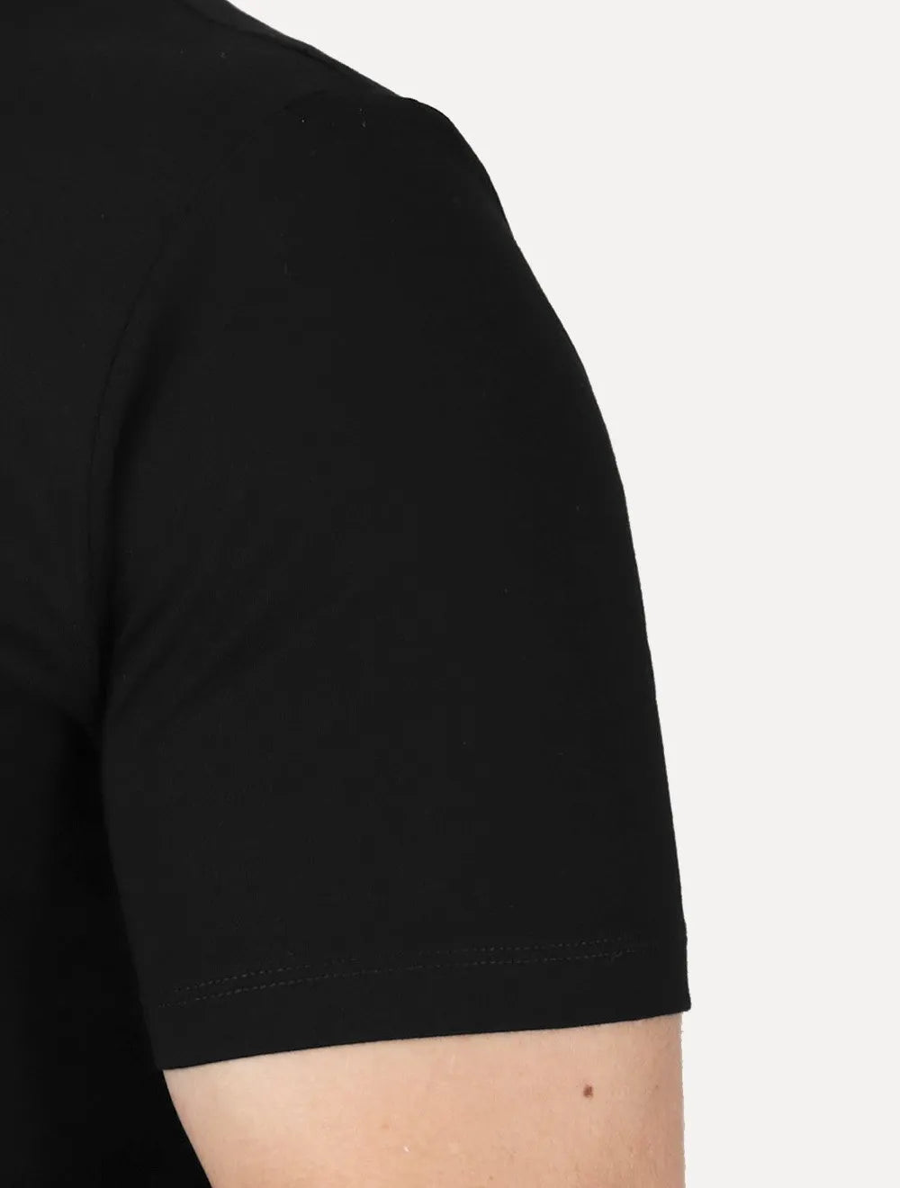 Camiseta Armani Exchange Masculina Regular Embroidery AX Logo Preta