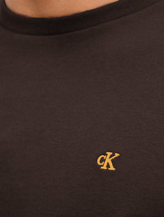 Camiseta Calvin Klein Jeans Masculina Botonê Marrom