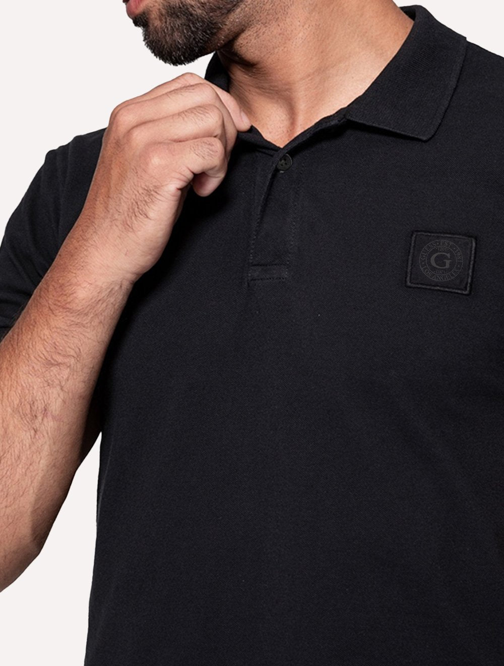 Polo Guess Masculina Piquet Dark Small Patch Preta