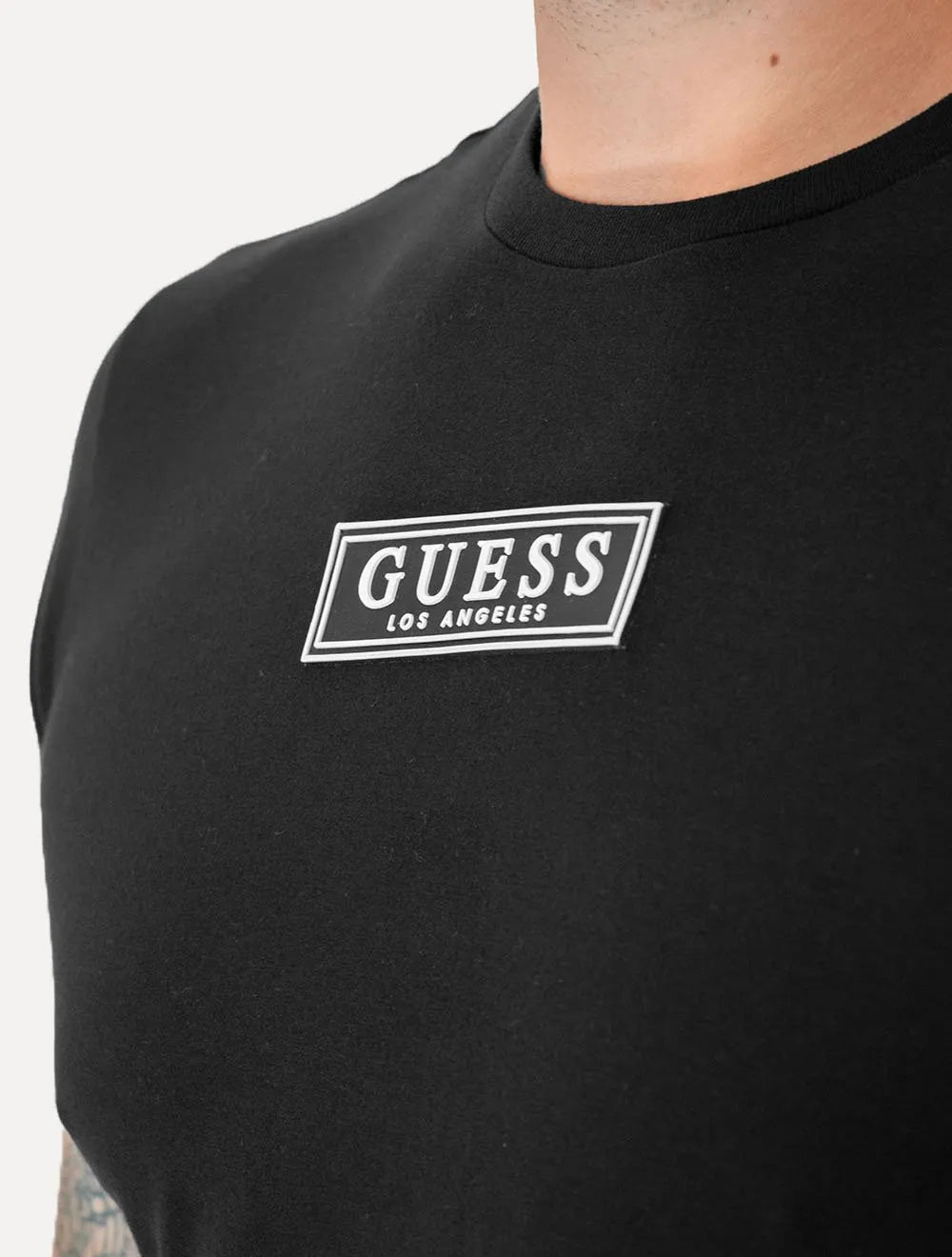 Camiseta Guess Masculina Patch Logo Preta