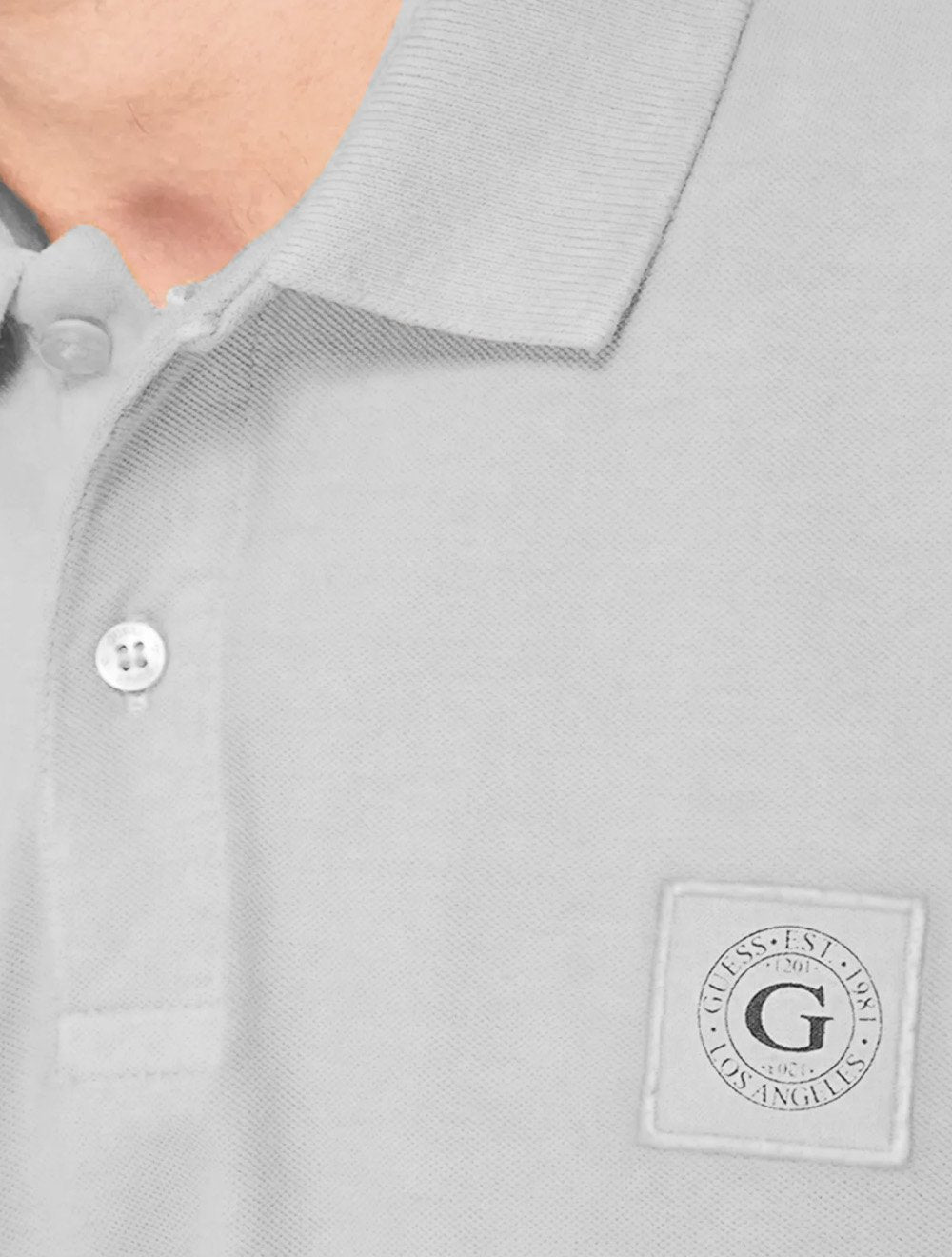 Polo Guess Masculina Piquet Small Patch Cinza Claro