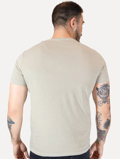 Camiseta Guess Masculina Rubber Est.1981 Stoned Cáqui Claro
