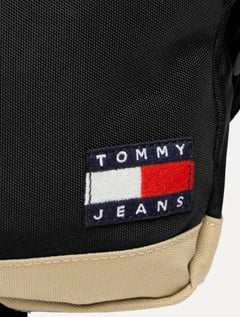 Bolsa Tommy Jeans Masculina Daily Essential Squared Reporter Preta