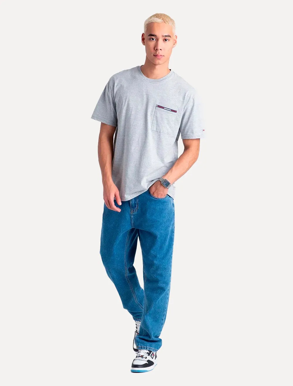 Camiseta Tommy Jeans Masculina Essential Flag Pocket Cinza Mescla