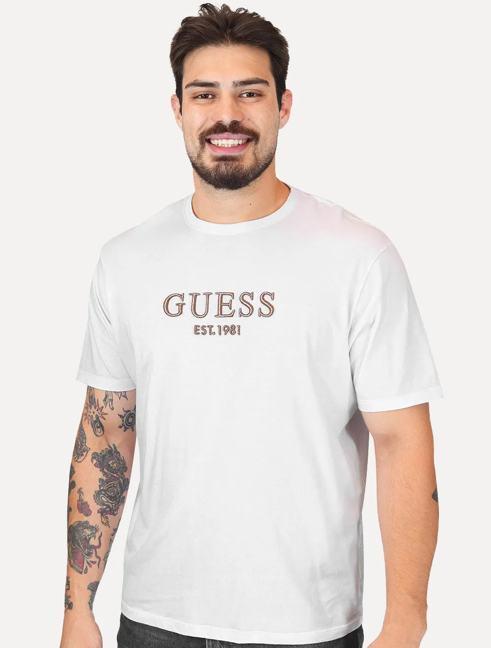 Camiseta Guess Masculina Bordado Peito Logo 1981 Branca
