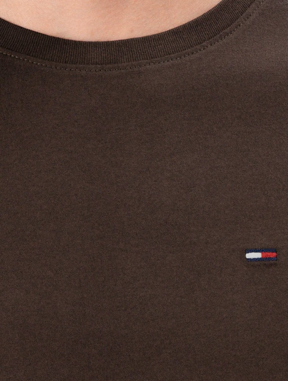 Camiseta Tommy Jeans Masculina Regular Jersey C-Neck Flag Marrom