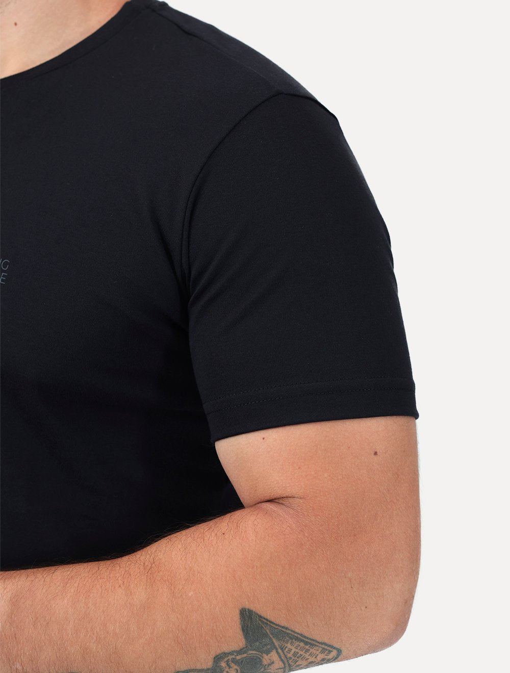 Camiseta King & Joe Premium Suedine Egípcio Logo Preta